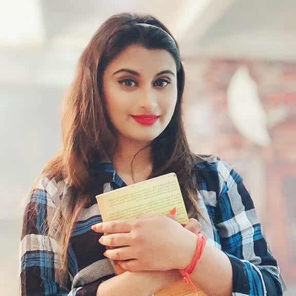 Gunnjan Aras Wiki, Birthday, Age, Boyfriend, Husband, Affair, Family, Body Measurements, Biography & More