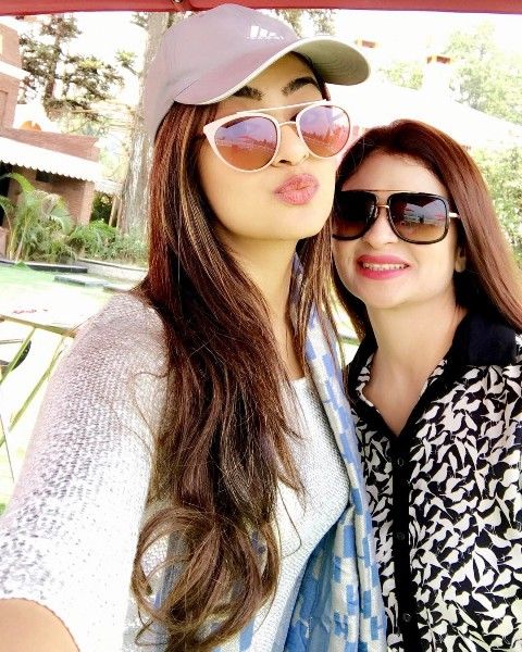 Musskan Sethi with her mother