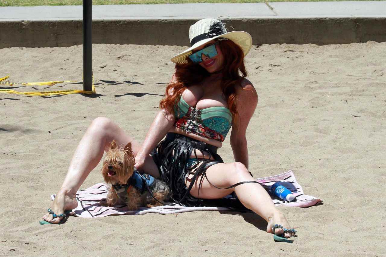 Phoebe Price is enjoying at the Park in Los Angeles 08-03-2020