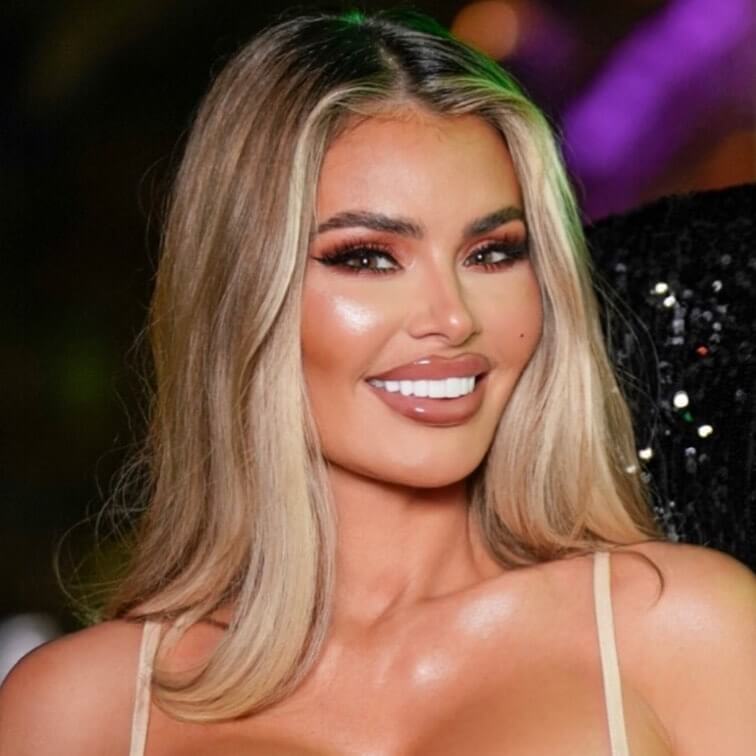 Chloe Sims ~ Biography, Birthday, Age, Boyfriend, Husband, Affair, Family, Net Worth, Body Measurements