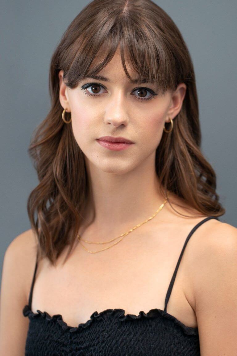 Daisy Edgar Jones ~  Biography, Birthday, Age, Boyfriend, Husband, Affair, Family, Net Worth, Body Measurements