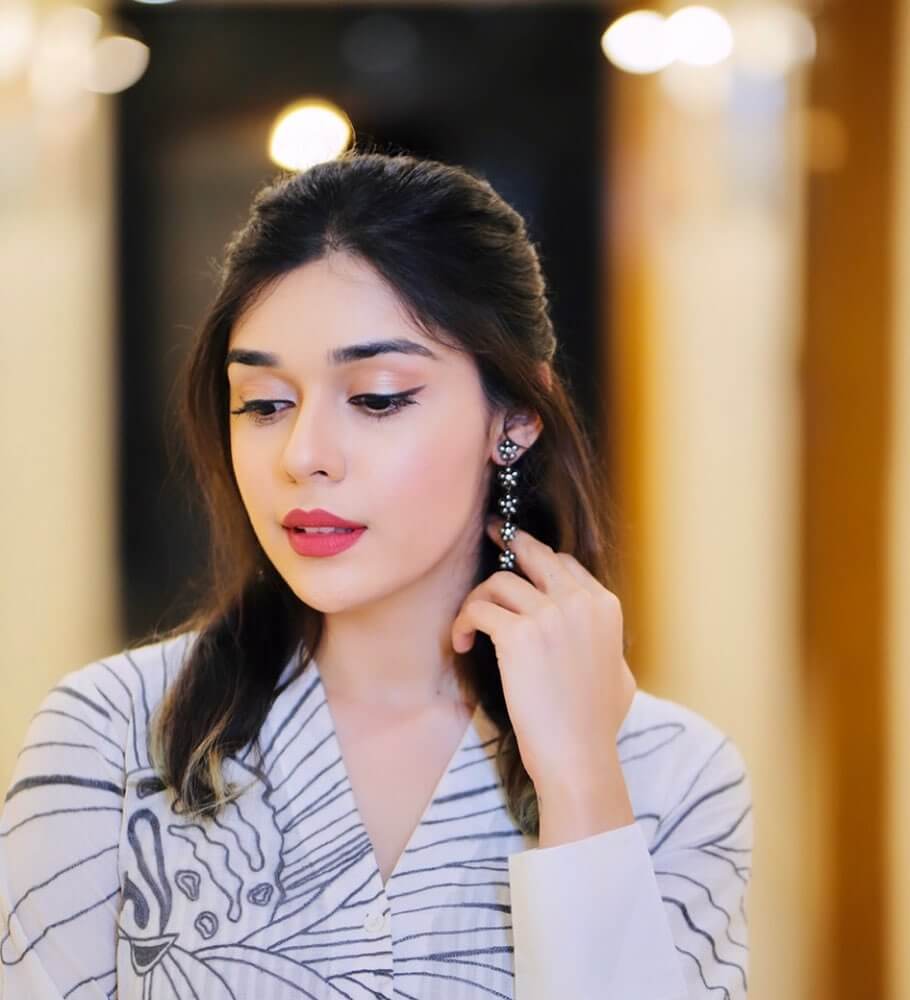 Eisha Singh ~ Biography, Birthday, Age, Boyfriend, Husband, Affair, Family, Net Worth, Body Measurements