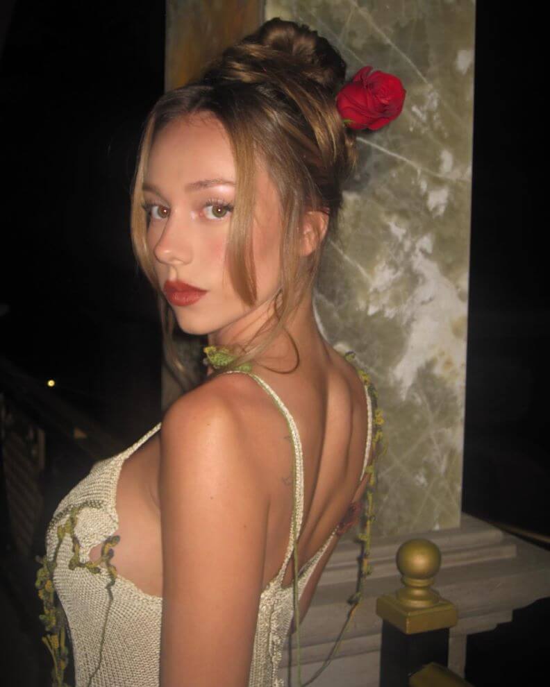 Ester Expósito ~ Biography, Birthday, Age, Boyfriend, Husband, Affair, Family, Net Worth, Body Measurements