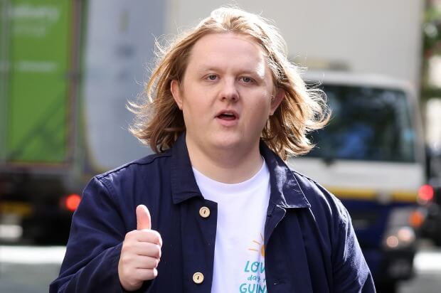 Lewis Capaldi Wiki, Birthday, Age, Affair, Family, Net worth, Body Measurements, Biography