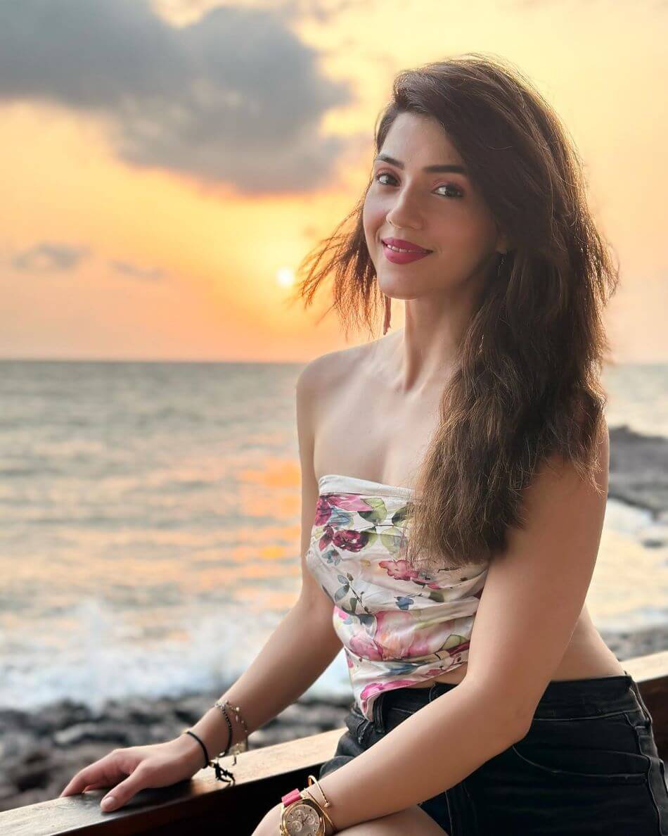 Mehreen Pirzada ~ Biography, Birthday, Age, Boyfriend, Husband, Affair, Family, Net Worth, Body Measurements