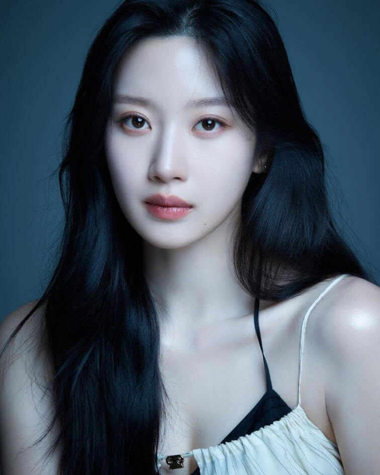 Moon Ga Young ~ Biography, Birthday, Age, Boyfriend, Husband, Affair, Family, Net Worth, Body Measurements