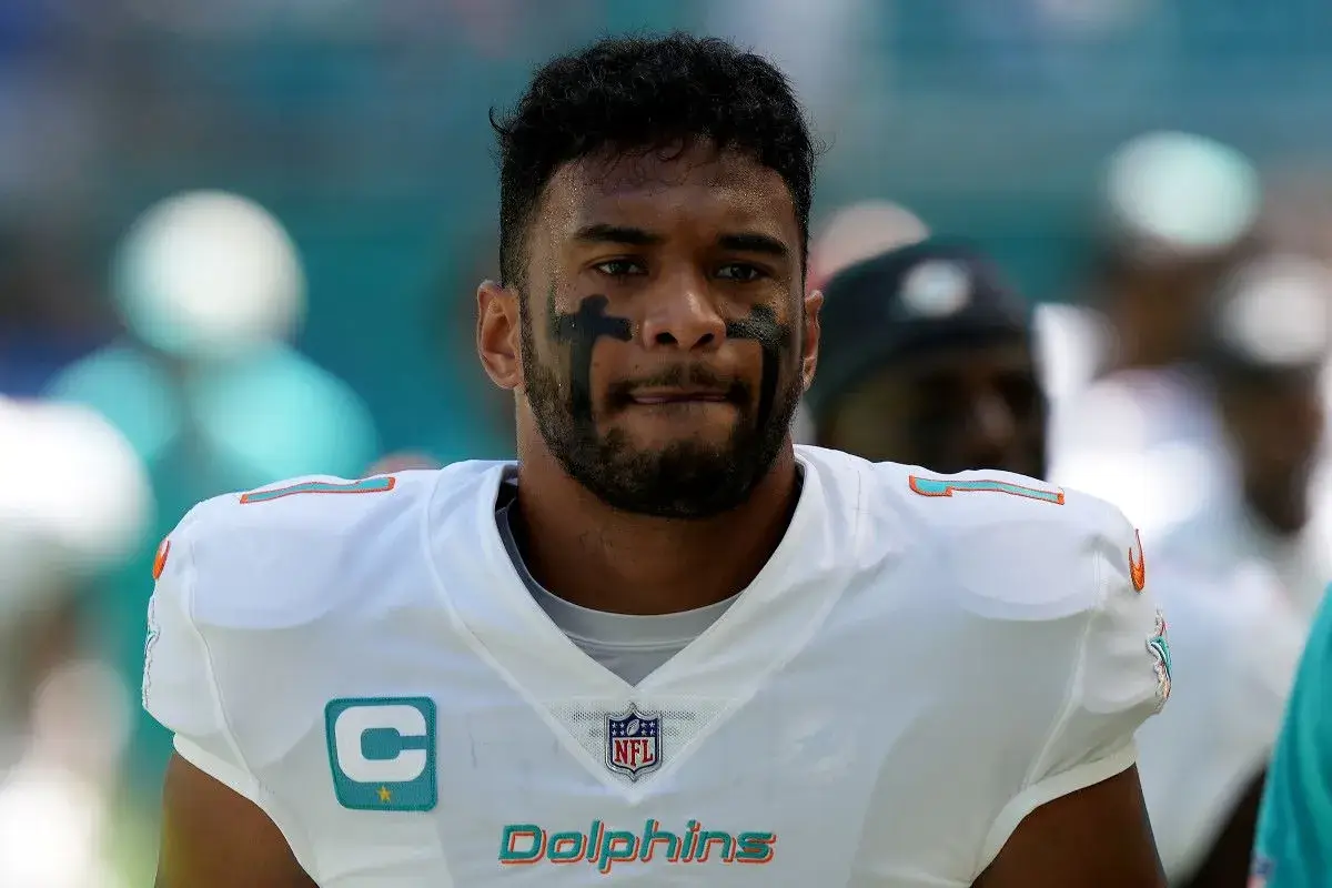Tua Tagovailoa ~  Biography, Birthday, Age, Girlfriend, Wife, Affair, Family, Net Worth